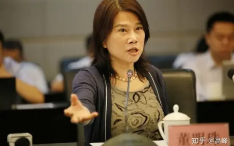 名企头条：国庆铁路预计发送1.42亿人 中国女排第一个世界杯五冠王
